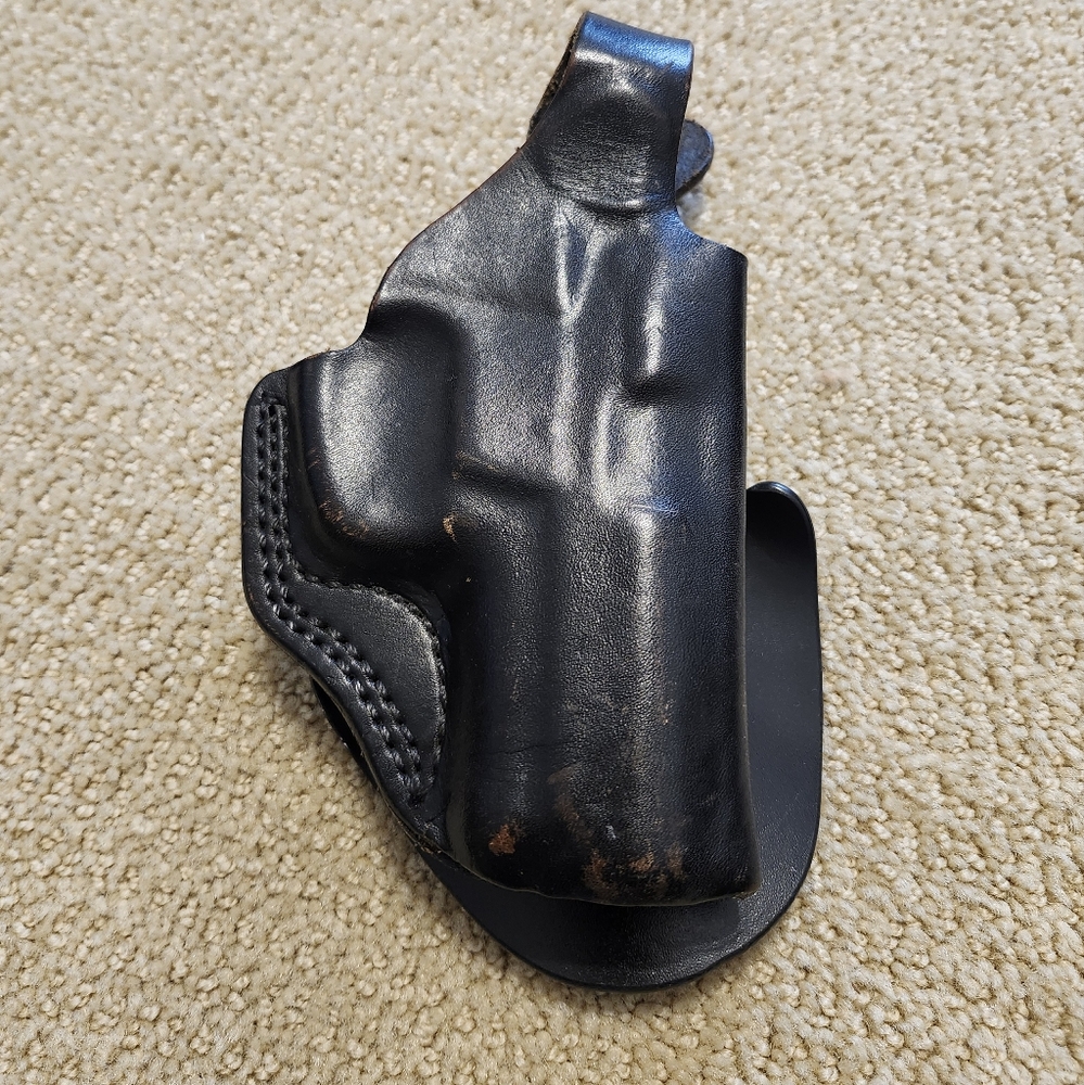 Desantis Black Leather Pancake Holster